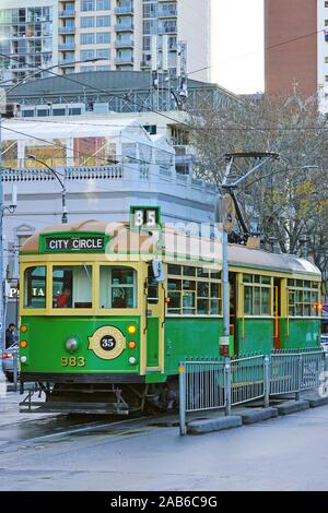 MELBOURNE, AUSTRALIEN-13 Jul 2019 - Blick auf den historischen Kreis Straßenbahn in der Innenstadt von Melbourne, der Hauptstadt von Victoria in Australien. Stockfoto