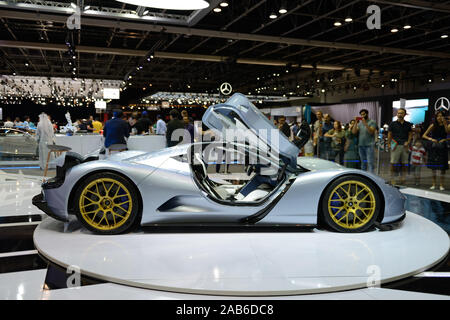 DUBAI, VAE - 16. NOVEMBER: Die Aspark Owl Sport elektrische Auto ist Auf der Dubai Motor Show 2019 Am 16. November 2019 Stockfoto