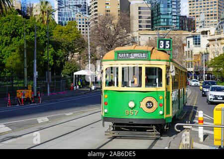 MELBOURNE, AUSTRALIEN-13 Jul 2019 - Blick auf den historischen Kreis Straßenbahn in der Innenstadt von Melbourne, der Hauptstadt von Victoria in Australien. Stockfoto