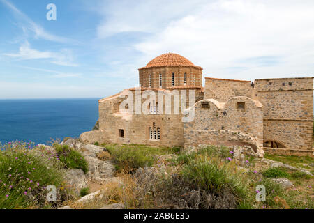 Byzantinische, Orthodoxe Kirche der Hagia Sophia auf der Spitze des Hügels in Monemvasia, Griechenland. Stockfoto