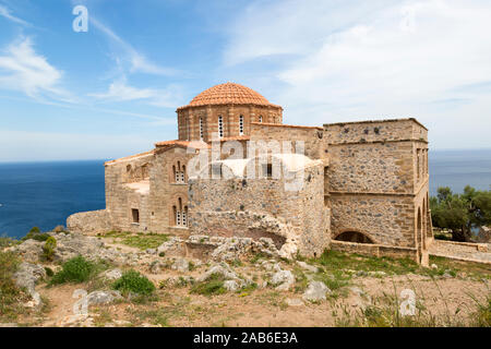 Byzantinische, Orthodoxe Kirche der Hagia Sophia auf der Spitze des Hügels in Monemvasia, Griechenland. Stockfoto