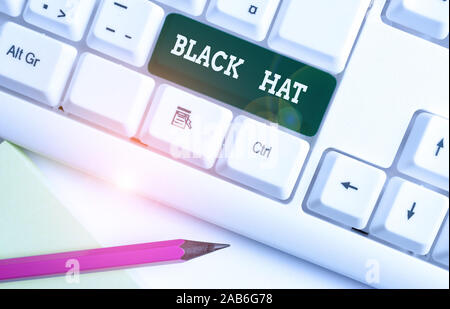Schreiben Hinweis zu schwarzen Hut. Business Konzept für in Bezug schlecht demonstrieren vor allem ein Bösewicht oder kriminelle Weiß pc-Tastatur mit Hinweis verwendet Stockfoto