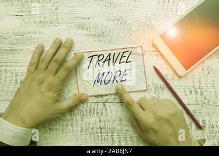 Schreiben Hinweis Übersicht Reisen Mehr. Business Konzept für eine Reise oft vor allem bei Langstrecken Reise Hand halten beachten Sie Papier in der Nähe schreiben Equi machen Stockfoto