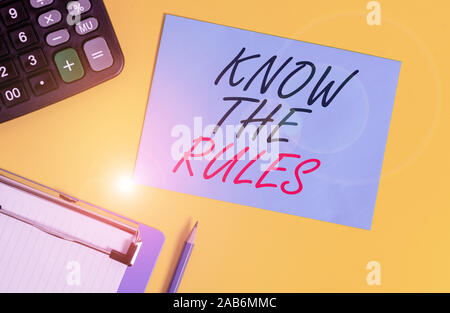 Schreiben Hinweis, kennen die Regeln. Business Konzept für Lernen, der allgemein anerkannte Grundsatz oder Anweisungen Zwischenablage leeren Blatt quadratischen Seite cal zu folgen Stockfoto