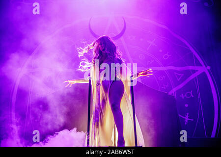 Nottingham, UK. 25. November 2019. In diesem Moment live auf der Bühne am Motorpoint Arena in Nottingham, UK. Credit: Andy Gallagher/Alamy leben Nachrichten Stockfoto