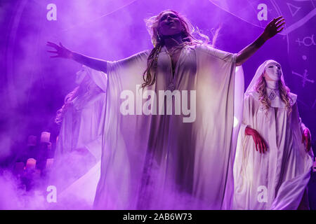Nottingham, UK. 25. November 2019. In diesem Moment live auf der Bühne am Motorpoint Arena in Nottingham, UK. Credit: Andy Gallagher/Alamy leben Nachrichten Stockfoto