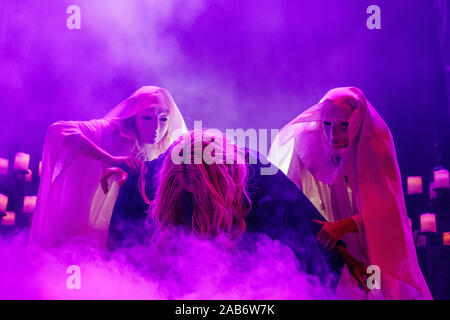 Nottingham, UK. 25. November 2019. In diesem Moment live auf der Bühne am Motorpoint Arena in Nottingham, UK. Credit: Andy Gallagher/Alamy leben Nachrichten Stockfoto