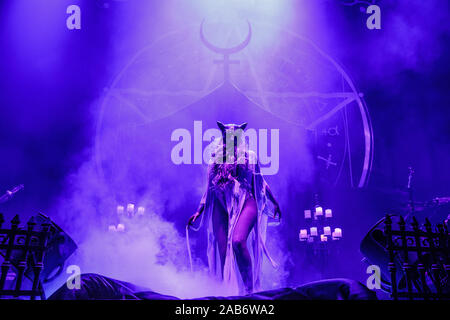 Nottingham, UK. 25. November 2019. In diesem Moment live auf der Bühne am Motorpoint Arena in Nottingham, UK. Credit: Andy Gallagher/Alamy leben Nachrichten Stockfoto