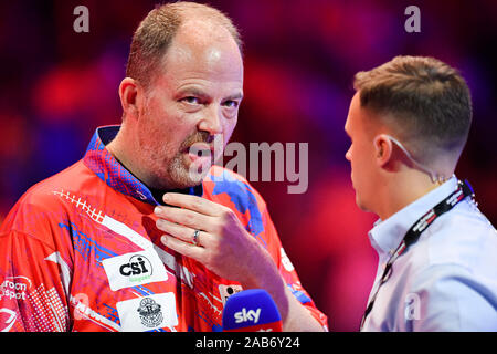 LAS VEGAS, USA. 25 Nov, 2019. USA Team Captain Johan Ruijsink (links) im Gespräch mit Medien während des Tages 1 Sitzung der MOSCONI CUP XXVI im Mandalay Bay am Montag, 25. November 2019 in LAS VEGAS, USA. Credit: Taka G Wu/Alamy leben Nachrichten Stockfoto