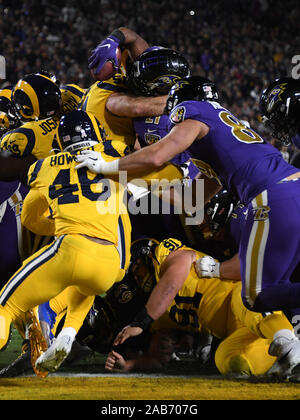 Los Angeles, USA. 25 Nov, 2019. Baltimore Ravens Mark Ingram II Score gegen die Los Angeles Rams an der United Airlines Kolosseum in Los Angeles, am Montag, 25. November 2019. Foto von Jon SooHoo/UPI Quelle: UPI/Alamy leben Nachrichten Stockfoto