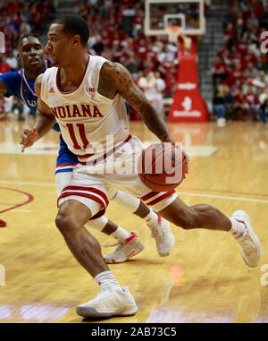 Bloomington, Indiana, USA. 25., Nov. 2019. Der Indiana Universität Devonte grüne Antriebe gegen Louisiana Tech während ein NCAA College Basketball Spiel bei IU Montagehalle in Bloomington, Indiana, USA. Quelle: Jeremy Hogan/Alamy Leben Nachrichten. Stockfoto