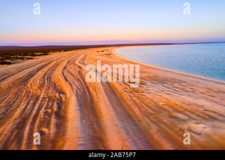 Am frühen Morgen Sonnenlicht auf Shell Beach World Heritage Area, Peron Halbinsel im Nordwesten von Australien, Westaustralien Stockfoto