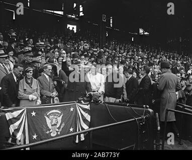 Franklin D. Roosevelt am Baseball Spiel, der 1933 die World Series game, Washington, D.C. Stockfoto