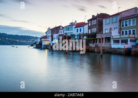 Schönen Fischerdorf Redes bei Ares Mündung lange Belichtung La Coruna Galizien Spanien Stockfoto