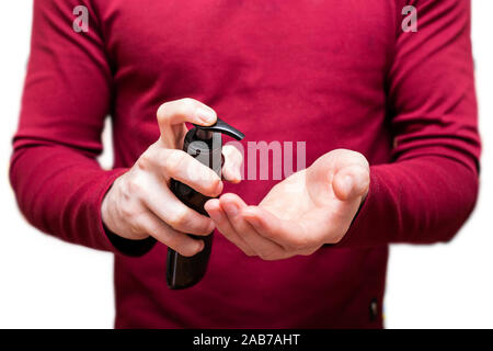 Gesundheit Schönheit und Hautpflege. Closeup junger bärtiger Mann mit Bart, Seife oder Shampoo auf seiner Hand zum Waschen Bart, Reinigung Konzept Stockfoto
