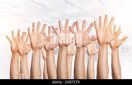 Zeile des Menschen Hand mit fünf Fingern verteilen Stockfoto