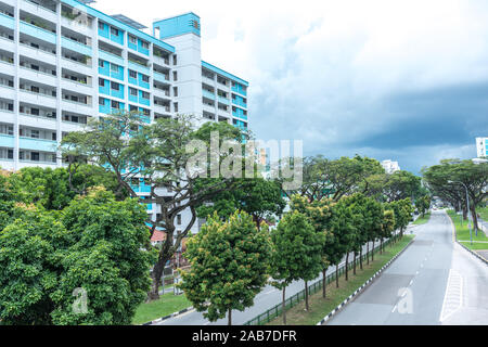 Luftaufnahme, an einem bewölkten Tag, von öffentlichen Wohnungen Apartments in Singapur. Auch als HDB, bekannt, diese Regierung errichtet vertikale Wohnungsbau ap sind Stockfoto