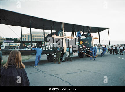 Vickers Vimy Replik auf der Farnborough International Airshow 1994, Farnborough, Großbritannien Stockfoto