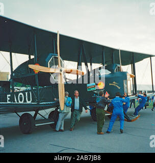 Vickers Vimy Replik auf der Farnborough International Airshow 1994, Farnborough, Großbritannien Stockfoto