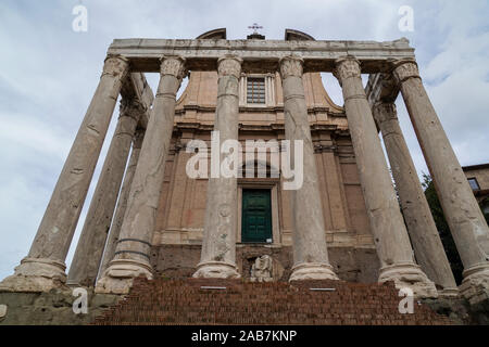 Antonino und faustina Tempel in Rom Kaiserforen Stockfoto