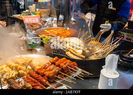 Seoul, Südkorea - November 2019 - Food Market Gwangjang Stockfoto