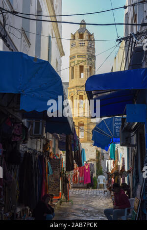 Sousse, Tunesien - 7 November 2019: Minarett einer Moschee auf die Medina in Sousse in Tunesien Stockfoto