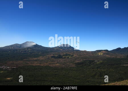 In paralayang Megasari Hill, Ijen Krater Plateau, Ost Java, Indonesien Stockfoto