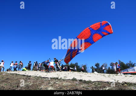 In paralayang Megasari Hill, Ijen Krater Plateau, Ost Java, Indonesien Stockfoto