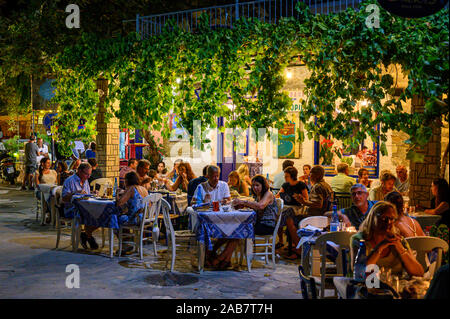 Abendlicher Blick von traditionellen griechischen Restaurant, Parga, Preveza, Griechenland, Europa Stockfoto