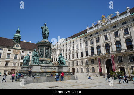 Innere Burgplatz, Denkmal für Kaiser Franz I., und Imperial Kanzleramt Flügel, Hofburg, UNESCO-Weltkulturerbe, Wien, Österreich, Europa Stockfoto