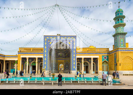 Azam Moschee Innenhof, Heiligtum von Fatima Al-Masumeh, Qom, Iran, Naher Osten Stockfoto