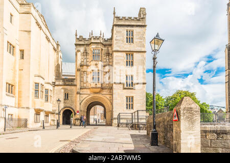 Die Norman Gateway an der Bristol Bibliothek Gebäude, das Stadtzentrum von Bristol, Avon, England, Vereinigtes Königreich, Europa Stockfoto