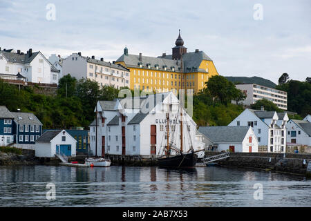 Der Küste in den Hafen von Alesund, Mehr og Romsdal, Norwegen, Skandinavien, Europa Stockfoto