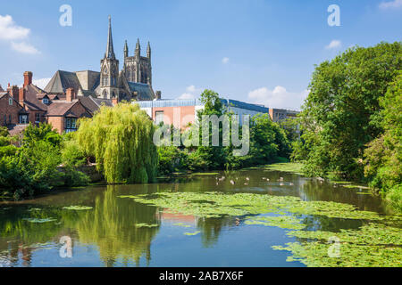 All Saints Church und den Fluss Leam, Royal Leamington Spa, Warwickshire, England, Vereinigtes Königreich, Europa Stockfoto