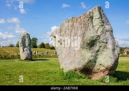 Standing Stones bei Avebury Stone Circle, Neolithische Steinkreis, UNESCO-Weltkulturerbe, Avebury, Wiltshire, England, Vereinigtes Königreich, Europa Stockfoto