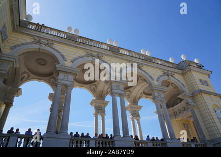 Die Gloriette in Schönbrunn Gärten, UNESCO-Weltkulturerbe, Wien, Österreich, Europa Stockfoto