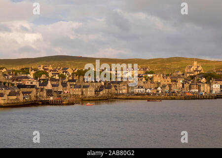 Lerwick, Erhöhte Ansicht vom Meer, Morgenlicht, Lerwick, Festland, Shetlandinseln, Schottland, Großbritannien, Europa Stockfoto