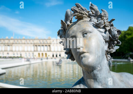 Statuen vor dem Schloss Herrenchiemsee in Bayern, Deutschland Stockfoto