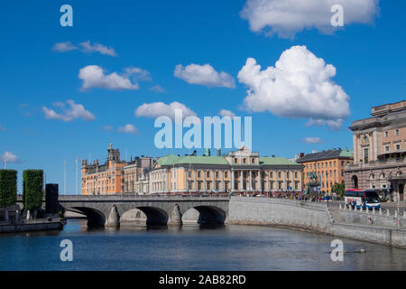 Blick auf die Stadt mit Brücke in die Altstadt, Stockholm, Schweden, Skandinavien, Europa Stockfoto