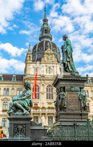 Ansicht der Erzherzog-Johann-Brunnen und dem Rathaus im Hintergrund, Graz, Steiermark, Österreich, Europa Stockfoto