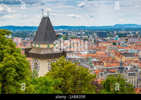 Blick auf den Uhrturm und Stadtbild, Graz, Steiermark, Österreich, Europa Stockfoto