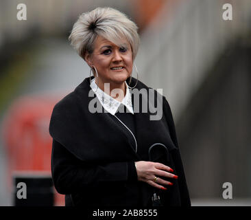 Louise Brookes (links) Louise Brookes, der Schwester des Opfers Andrew Brookes, in Preston Crown Court ankommen für die Testversion von Hillsborough match Commander David Duckenfield, der Totschlag durch grobe Fahrlässigkeit von 95 Liverpool Unterstützer an der 1989 FA-Cup Halbfinale beschuldigt wird. Stockfoto