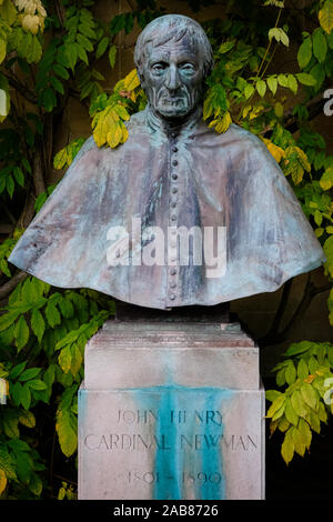 Kardinal Newman Büste auf dem Gelände des Trinity College, Oxford University. Stockfoto