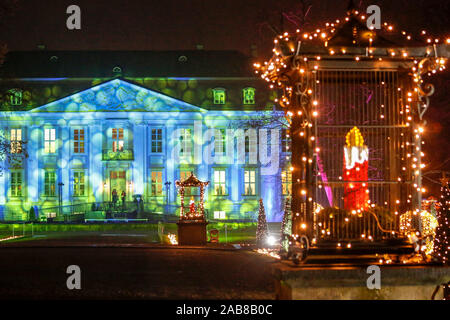 Berlin, Deutschland. 22 Nov, 2019. 22.11.2019, Berlin: eine Kerze im Tierpark Berlin zu Weihnachten Credit: Georg Wenzel/dpa-Zentralbild/ZB/dpa/Alamy leben Nachrichten Stockfoto