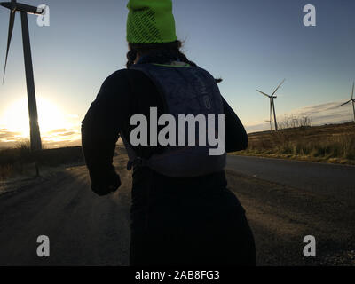 Bei Whitelee Windfarm in der Dämmerung, in Glasgow, Schottland. Stockfoto