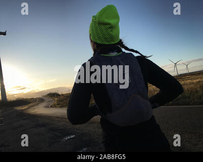 Bei Whitelee Windfarm in der Dämmerung, in Glasgow, Schottland. Stockfoto