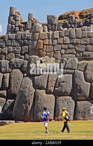 Die Ruinen der Stätte von Sacasayhuaman, dem Nest der Falken, in der Nähe von Cuzco Peru Stockfoto