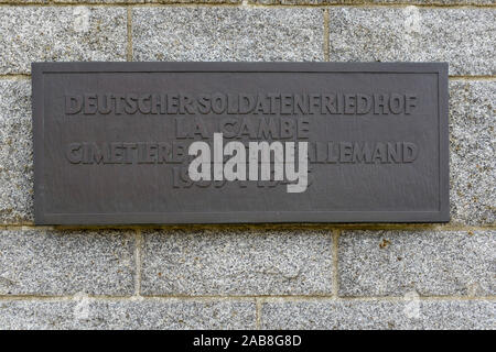 La Cambe (Normandie, Frankreich): Deutscher Soldatenfriedhof, die Häuser mehr als 21000 Stelen der deutschen Soldaten, die während der Schlacht von Keine gestorben Stockfoto