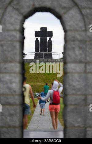 La Cambe (Normandie, Frankreich): Deutscher Soldatenfriedhof, die Häuser mehr als 21000 Stelen der deutschen Soldaten, die während der Schlacht von Keine gestorben Stockfoto