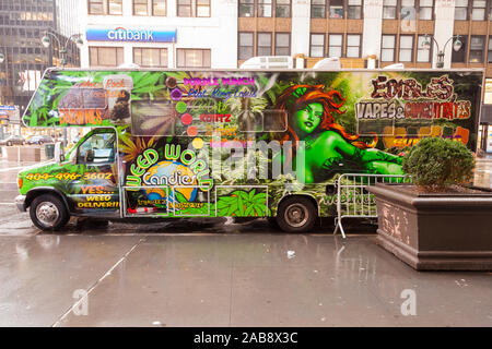 Weed Welt lkw verkauf essbare Cannabisprodukte, 7th Avenue, New York City, Vereinigte Staaten von Amerika. Stockfoto